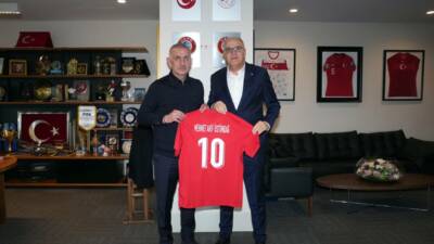Türkiye Voleybol Federasyonu (TVF) Başkanı Mehmet Akif Üstündağ, Türkiye Futbol