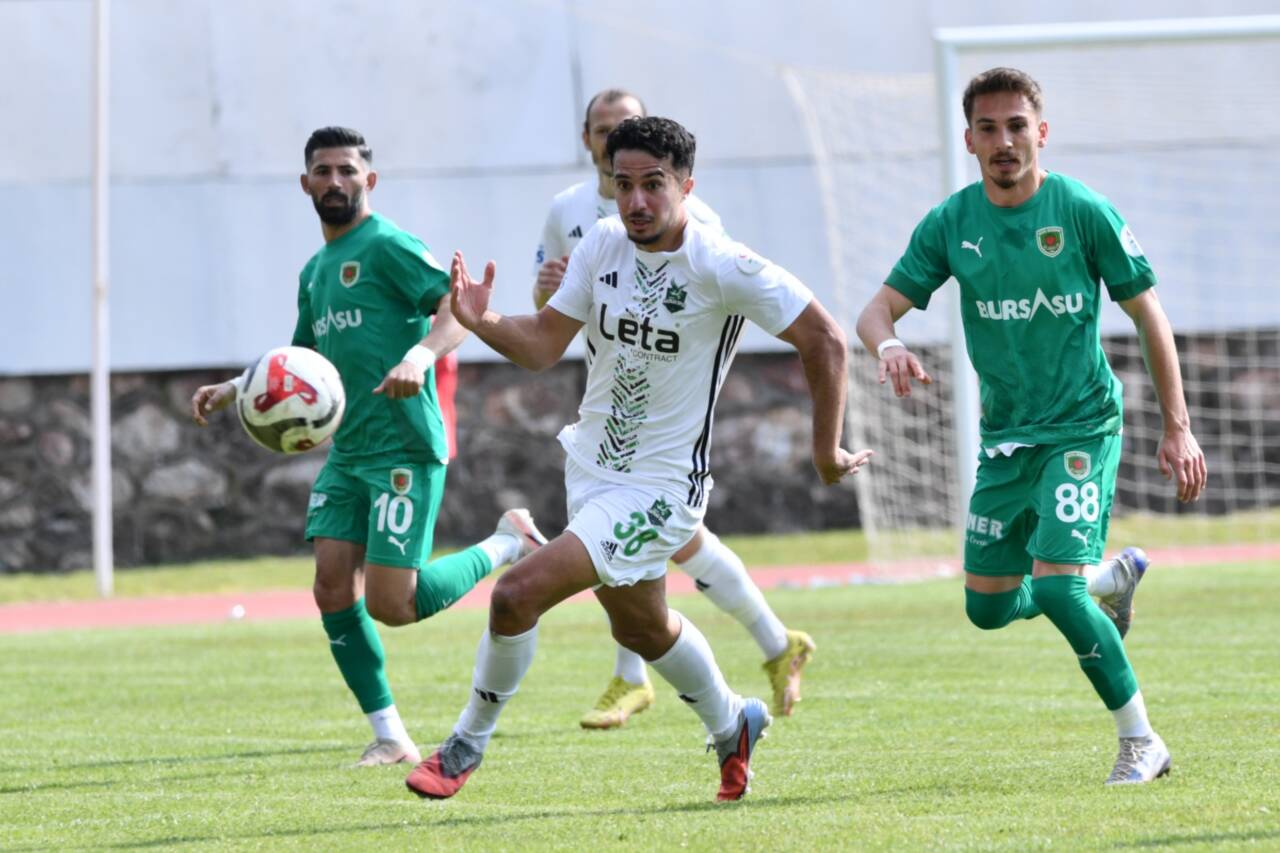 3.Lig'deki Bursa derbisinde sevinç ve hüzün! Biri şampiyonluk, diğeri ligde kalmak istiyor... 11 whatsapp image 2026 04 12 at 181452