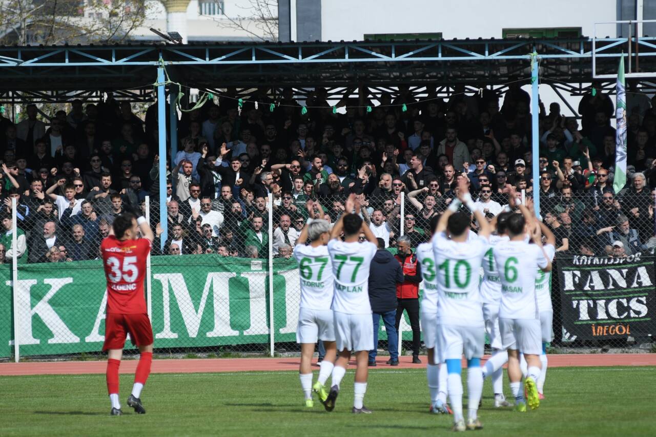 3.Lig'deki Bursa derbisinde sevinç ve hüzün! Biri şampiyonluk, diğeri ligde kalmak istiyor... 6 whatsapp image 2026 04 12 at 1814521