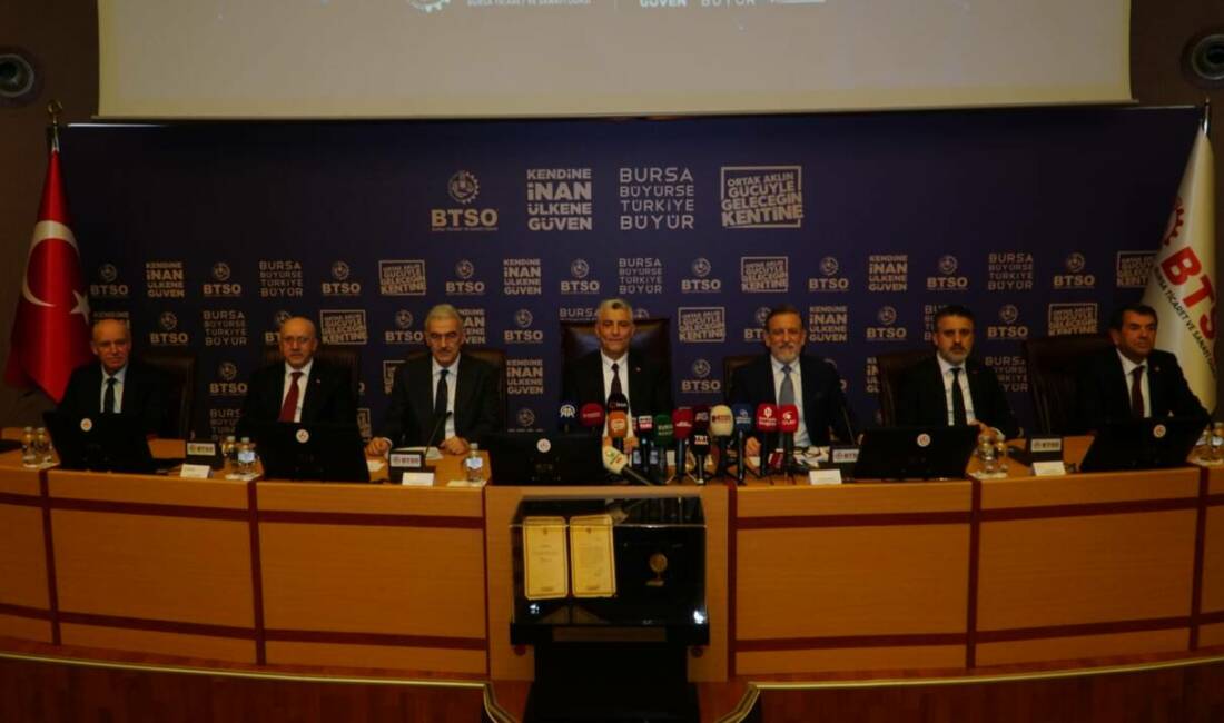 Ticaret Bakanı Prof. Dr. Ömer Bolat, Bursa ziyareti kapsamında esnafa