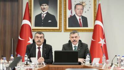 Okullarda gerçekleşen saldırıların ardından, alınacak güvenlik önlemleri masaya yatırıldı. Toplantının