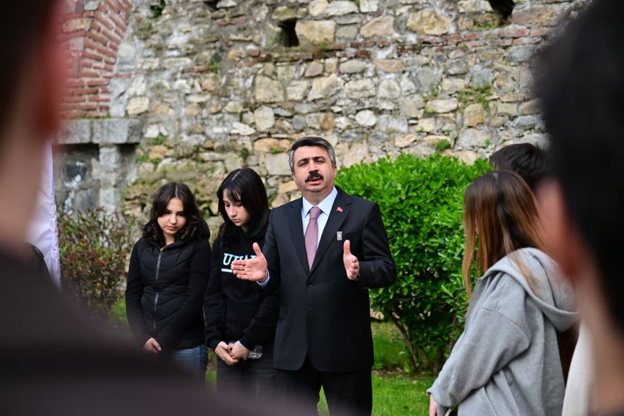 BAŞKAN YILMAZ GENÇLERE FETHİ ANLATTI
