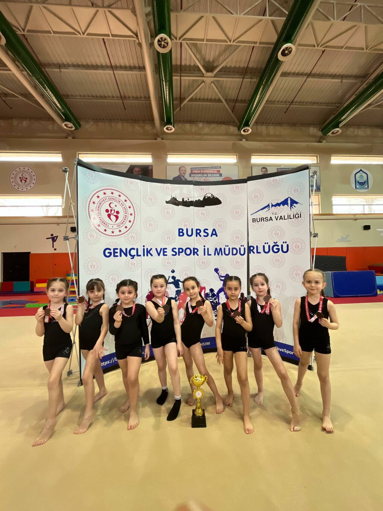 Yıldırımlı sporcular madalyaları topladı 8 Yıldırımlı sporcular madalyaları topladı