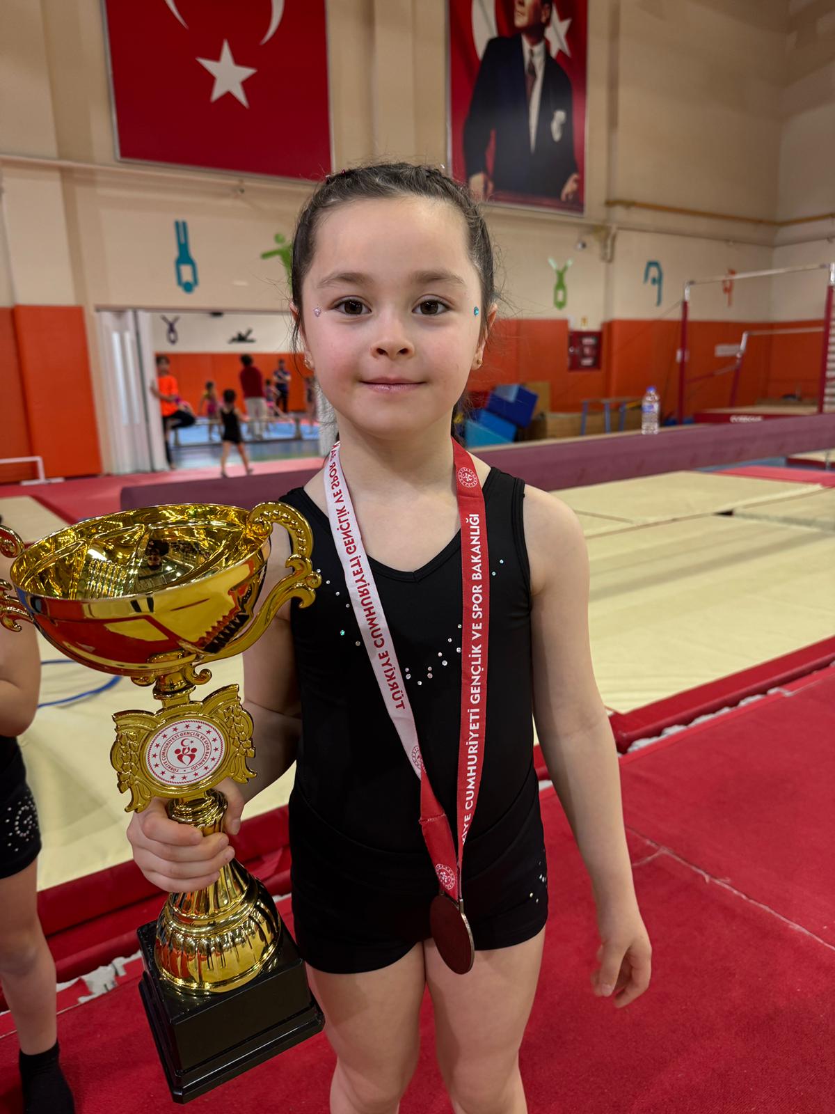 Yıldırımlı sporcular madalyaları topladı 10 Yıldırımlı sporcular madalyaları topladı