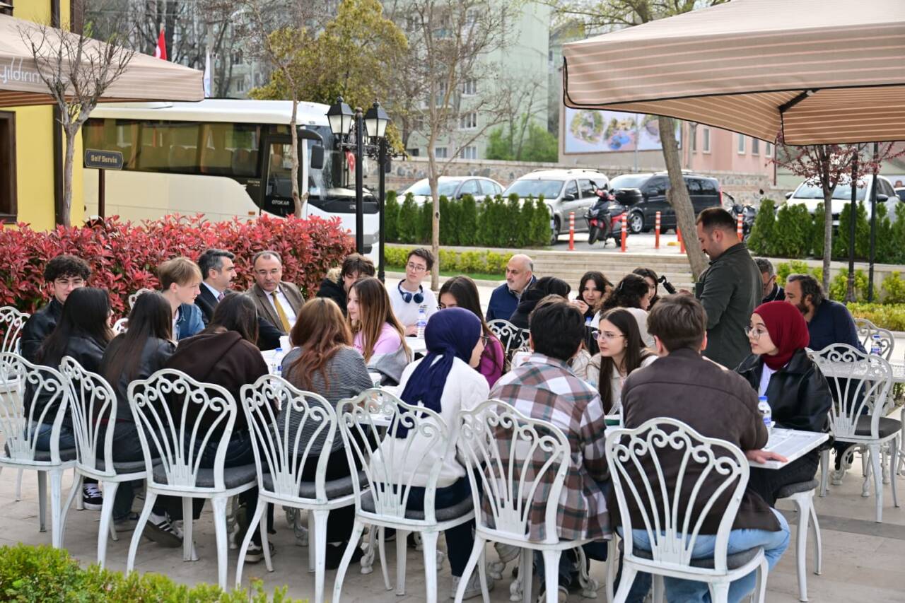 BAŞKAN YILMAZ GENÇLERE FETHİ ANLATTI