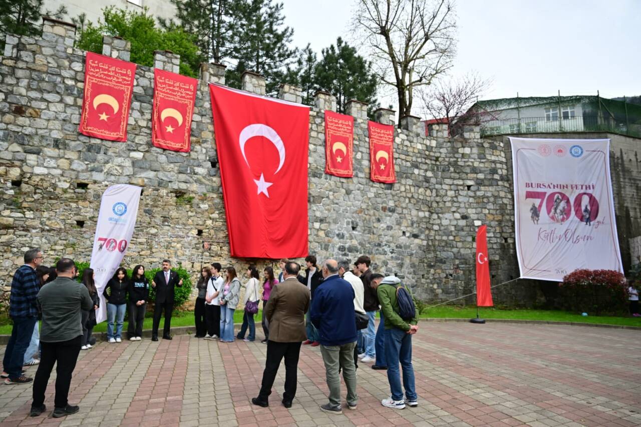 BAŞKAN YILMAZ GENÇLERE FETHİ ANLATTI
