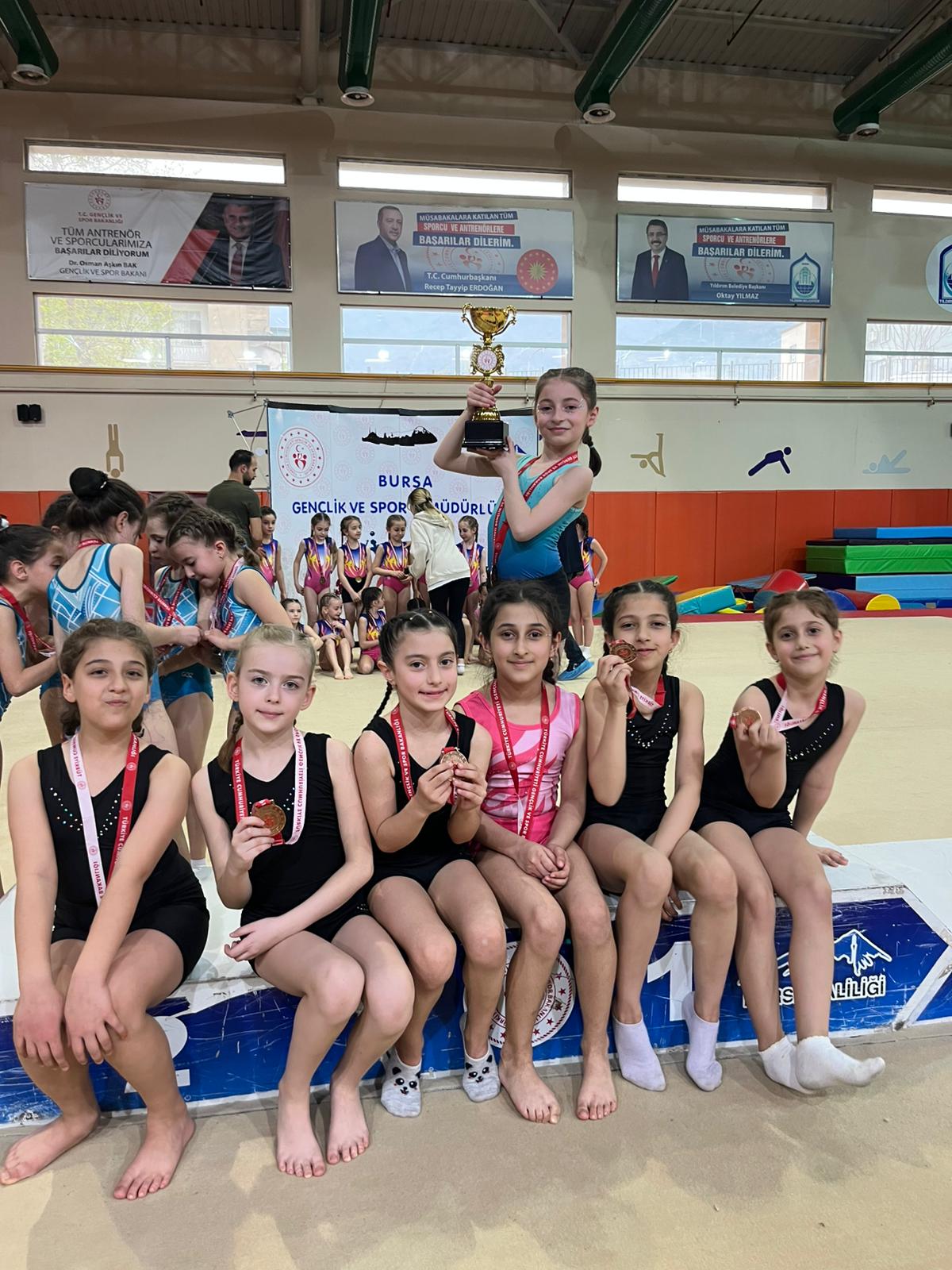 Yıldırımlı sporcular madalyaları topladı 4 Yıldırımlı sporcular madalyaları topladı