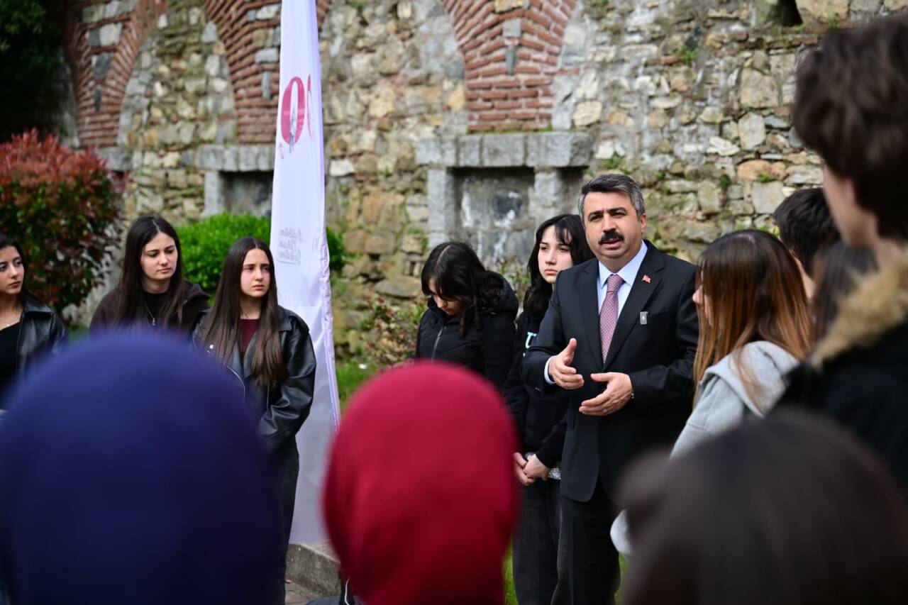 BAŞKAN YILMAZ GENÇLERE FETHİ ANLATTI