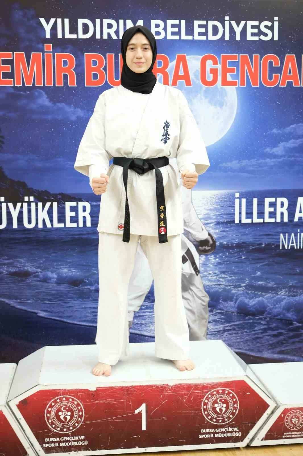 yildirimli karatecilerden madalya yagmuru 54f39a60da46