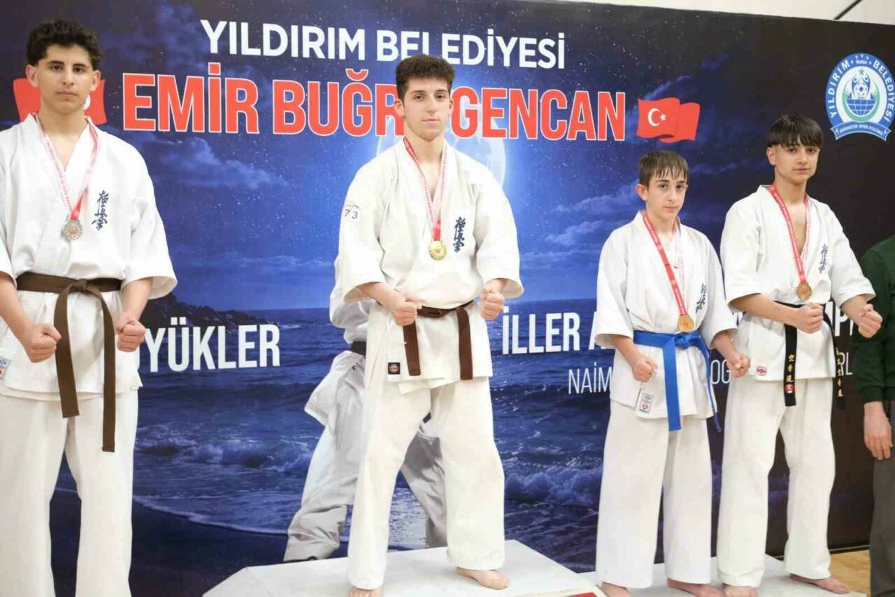 yildirimli karatecilerden madalya yagmuru d8e7063e9000
