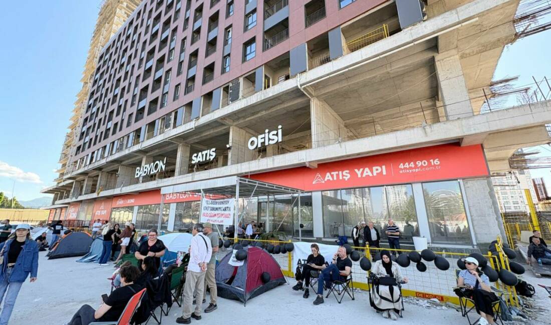 Bursa’da binlerce Atış Yapı mağduru bitmeyen evlerinin önünde çadır kurdu Atış Yapı projelerinde evleri teslim edilmeyen mağdurlar, Babylon önü inşaat
