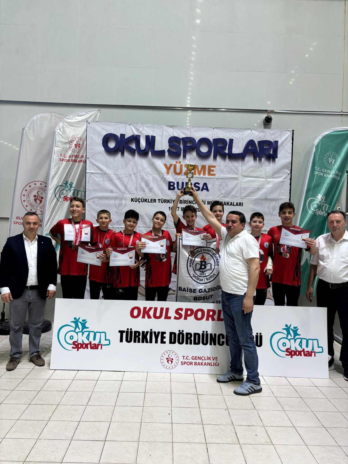 Bursa'nın altın kulaçları Türkiye şampiyonu oldu 1 0dfcfd66 3b9c 4157 95b5 033e696930de