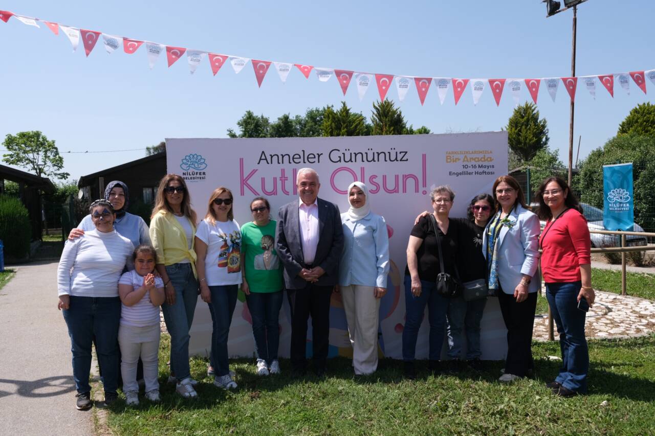 Başkan Şadi Özdemir Anneler Günü’nü Bizim Ev katılımcılarıyla kutladı 1 1 7