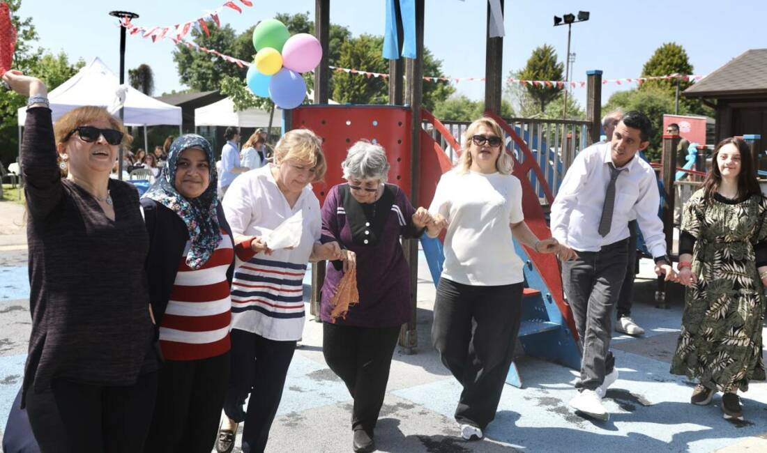 Başkan Şadi Özdemir Anneler Günü’nü Bizim Ev katılımcılarıyla kutladı Nilüfer Belediyesi’nin 10-16 Mayıs Engelliler Haftası kapsamında düzenlediği etkinliklerin ilki,