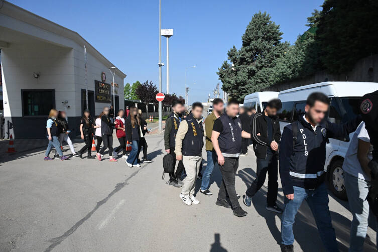 102 milyon liralik dolandiricilik agina darbe 78 zanli adliyede b9c3a404e7a1