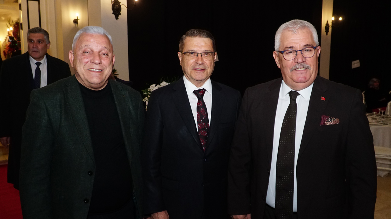 Bursa'da siyaset dünyasını buluşturan yılın düğünü 22 11