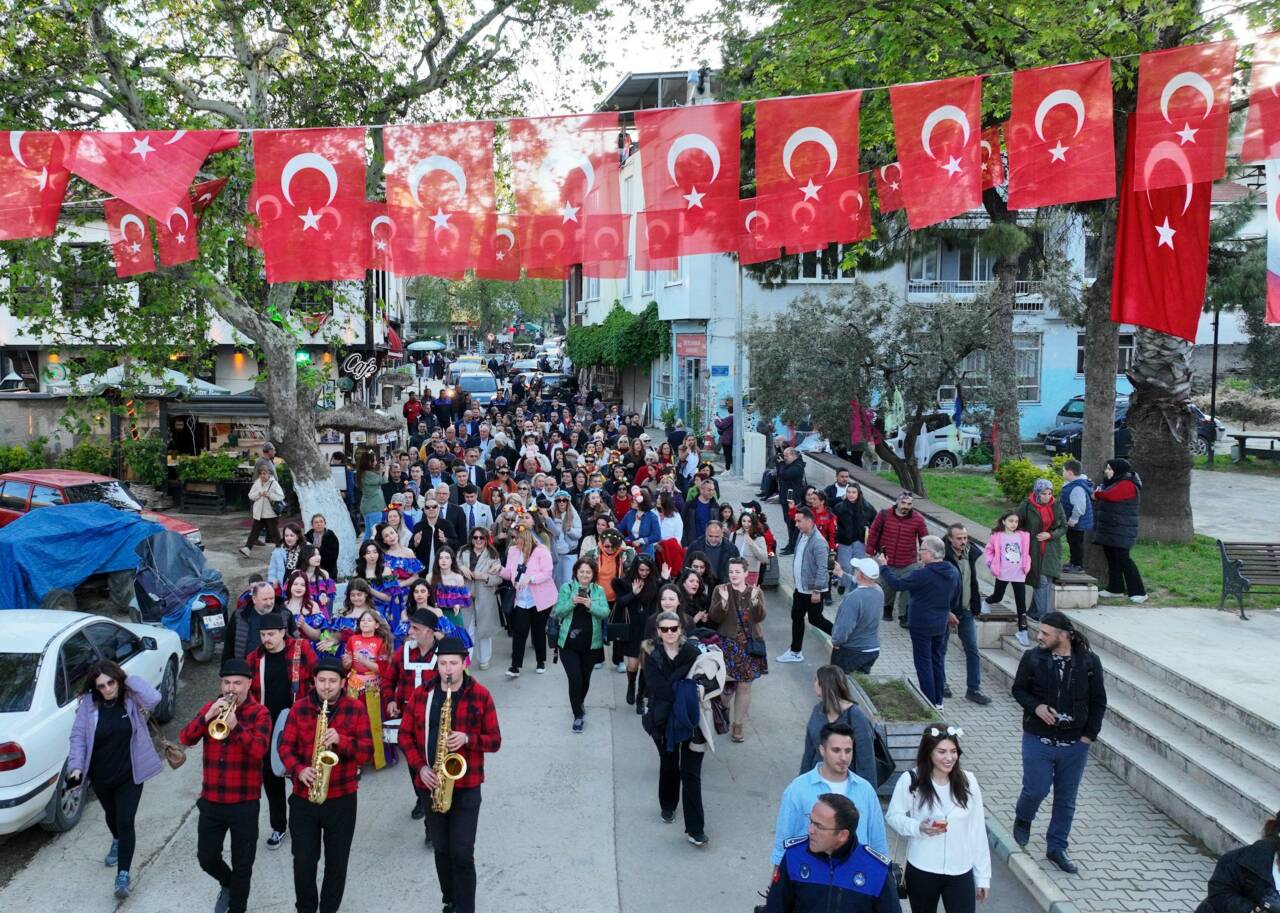 Bursa'nın turistik mahallesinde Hıdırellez coşkusu 4 Bursa'nın turistik mahallesinde Hıdırellez coşkusu