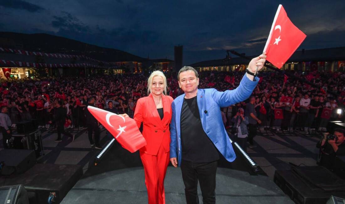 Bursa’da 25 bin genç o konserde coştu Osmangazi’de 19 Mayıs Ruhu Gençlerle Yükseldi Osmangazi Belediyesi’nin 19 Mayıs
