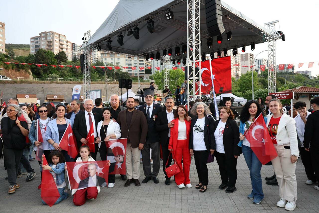 Bursa'da 19 Mayıs’ta genç rock coşkusu 8 19 Mayıs’ta Genç Rock Coşkusu