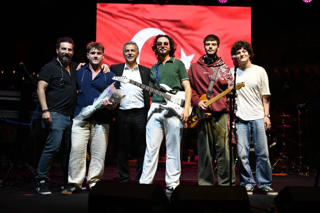 Bursa'da 19 Mayıs’ta genç rock coşkusu 11 19 Mayıs’ta Genç Rock Coşkusu