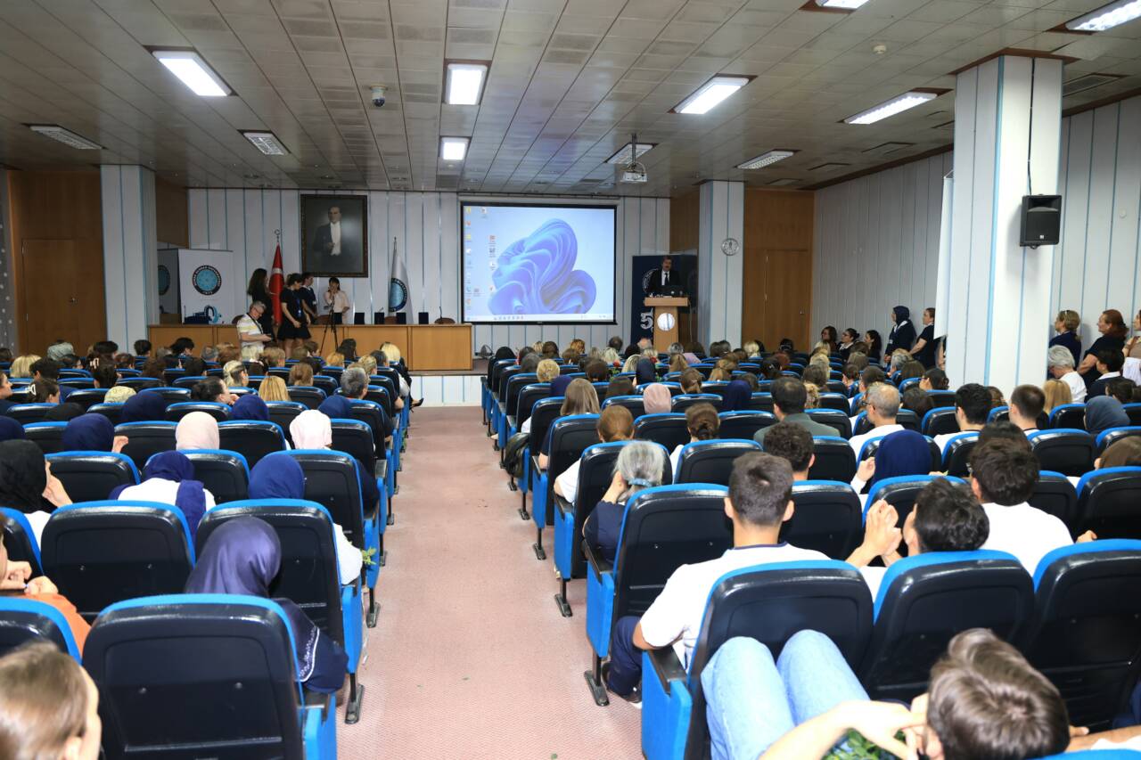 Bursa Uludağ Üniversitesi'nde hemşireler unutulmadı 2 2 10