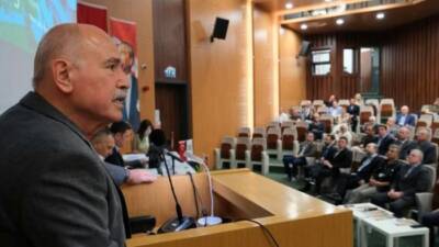 Olay Gazetesi Yazarı Ahmet Emin Yılmaz,  iyi eğitim almış ve