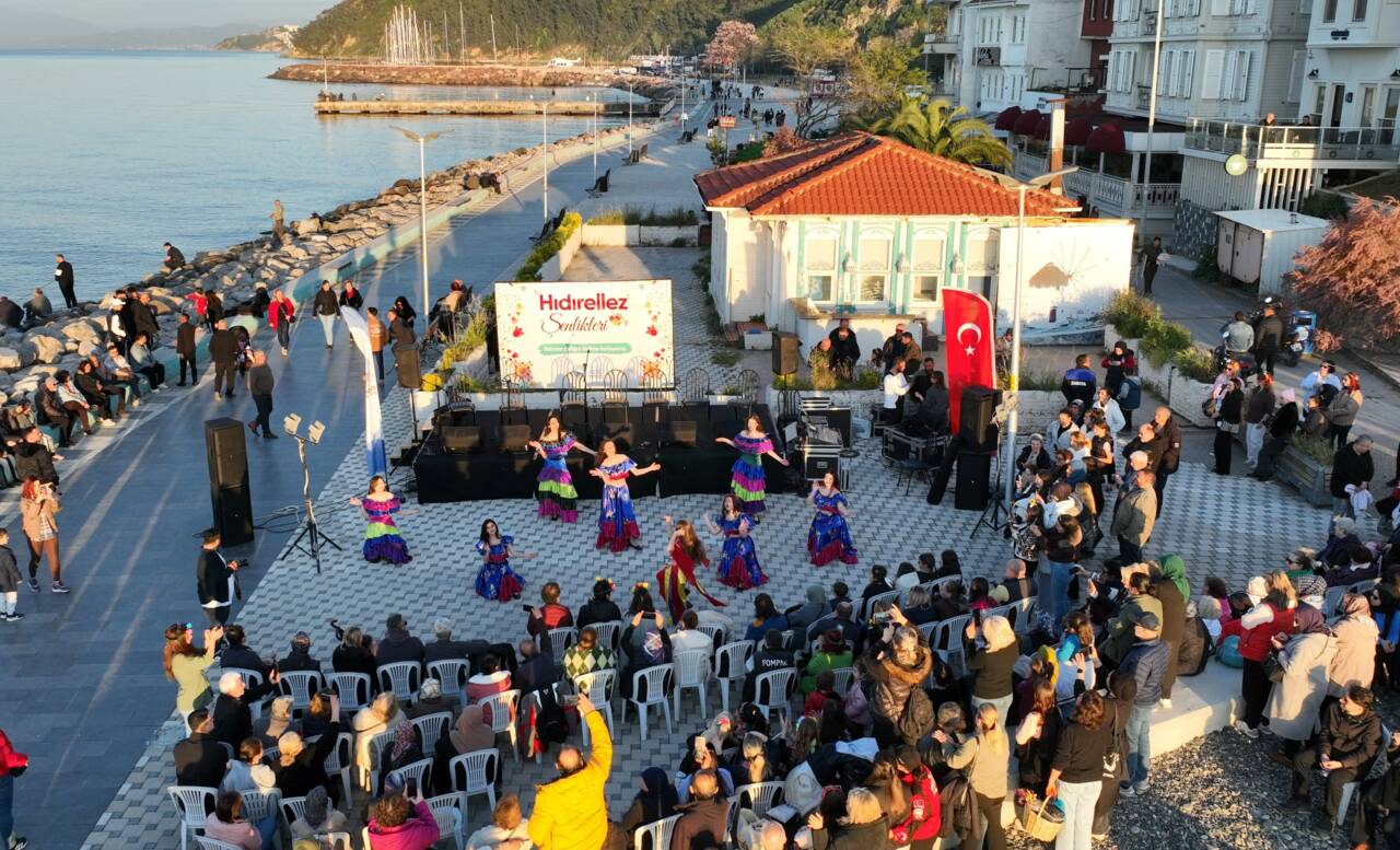 Bursa'nın turistik mahallesinde Hıdırellez coşkusu 1 Bursa'nın turistik mahallesinde Hıdırellez coşkusu