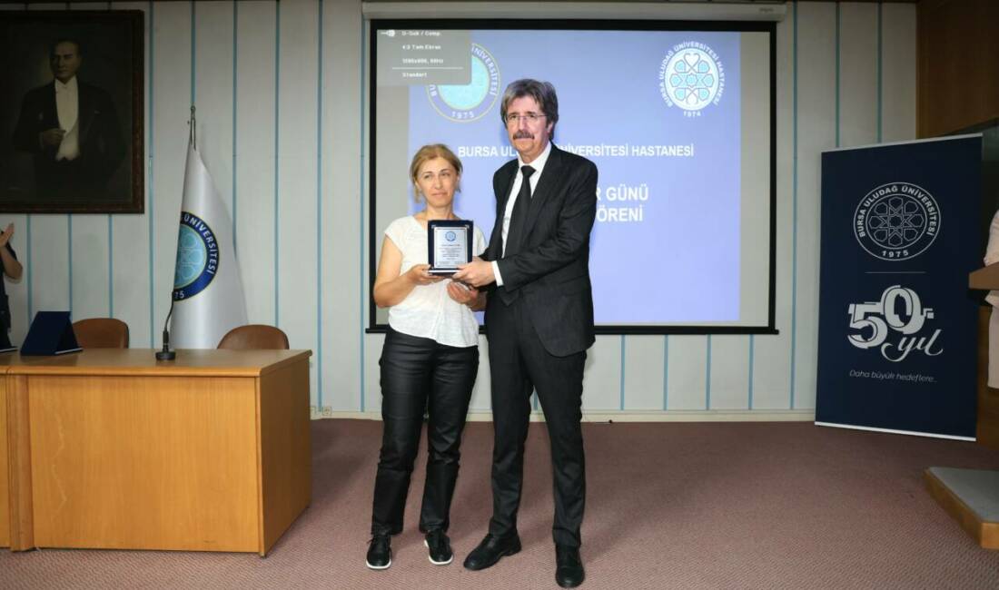 Bursa Uludağ Üniversitesi’nde hemşireler unutulmadı Bursa Uludağ Üniversitesi (BUÜ) Hastanesi ve Sağlık Bilimleri Fakültesi iş