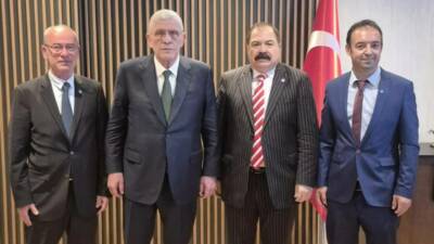 Olay Gazetesi Yazarı Ahmet Emin Yılmaz, yaşanan istifa krizleriyle çalkantılı
