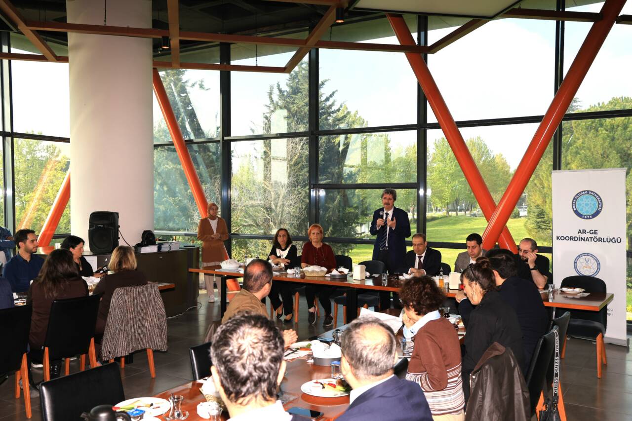 Bursa Uludağ Üniversitesi'nden başarılı akademisyenlere ödül 2 3