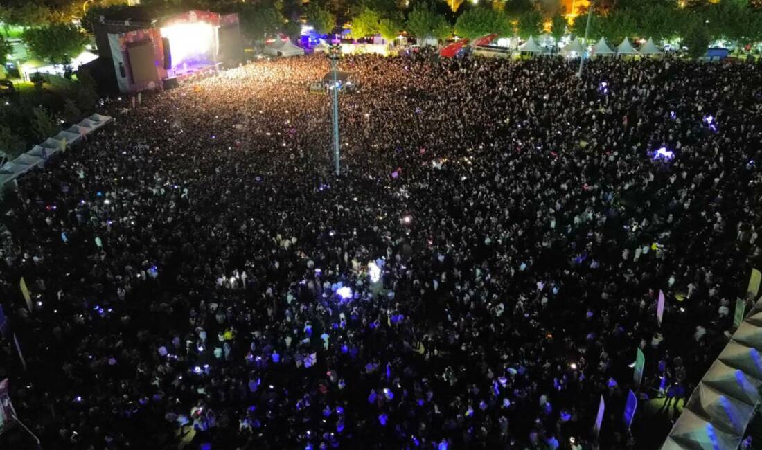 19 Mayıs’ta Bursa’ya ünlü yağacak! İşte merkez ilçelerdeki programlar Bursa’da 19 Mayıs Atatürk’ü Anma, Gençlik ve Spor Bayramı konserler
