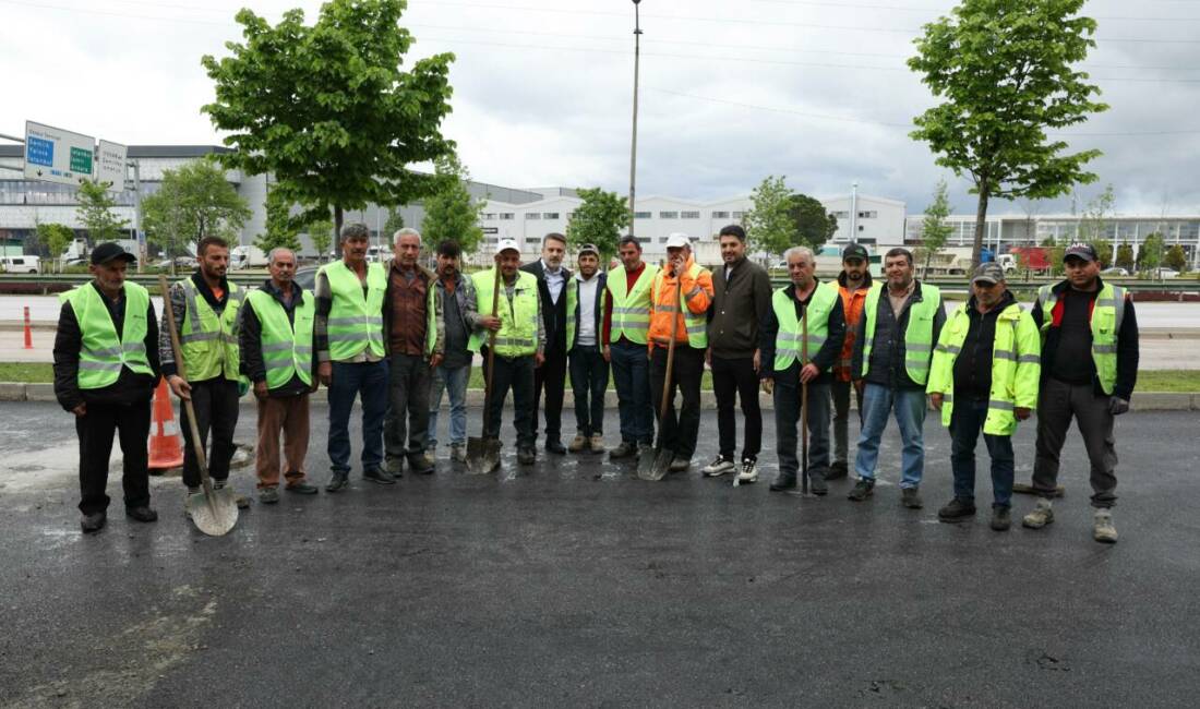 Bursa Büyükşehir Belediyesi Başkan Vekili Biba’dan 1 Mayıs’ta emekçilere ziyaret Bursa Büyükşehir Belediyesi Başkan Vekili Şahin Biba, 1 Mayıs Emek