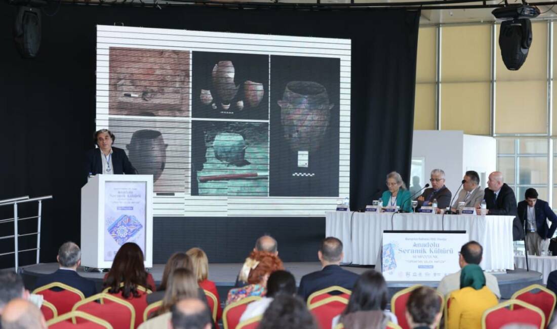Anadolu’nun seramik kültürü Bursa’da konuşuldu Bursa Büyükşehir Belediyesi’nin Bursa'nın fethinin 700. yılı etkinlikleri kapsamında düzenlediği