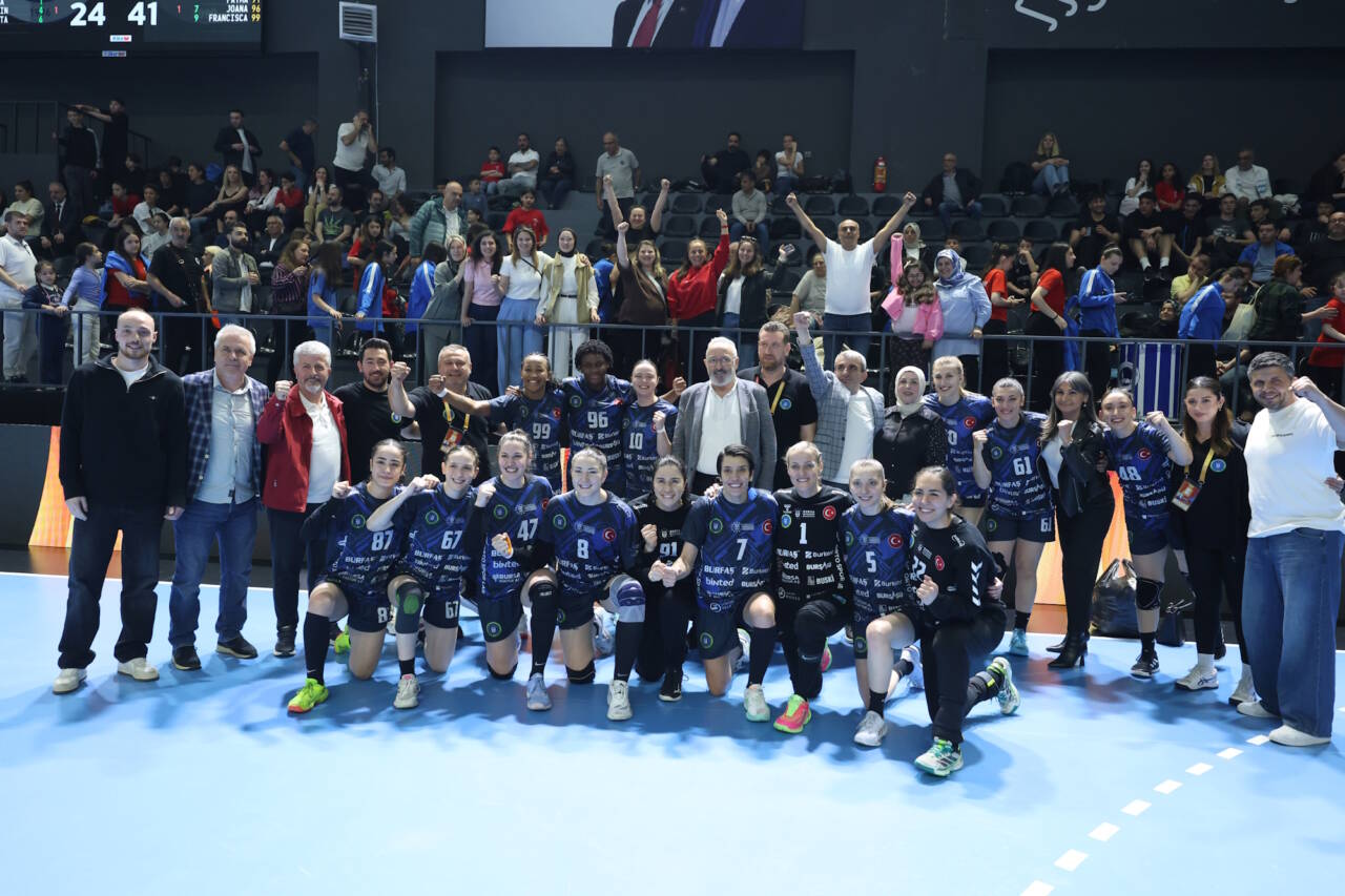 Bursa Büyükşehir Belediyespor'dan tarihi şampiyonluk 1 37161mty5zmyyot7