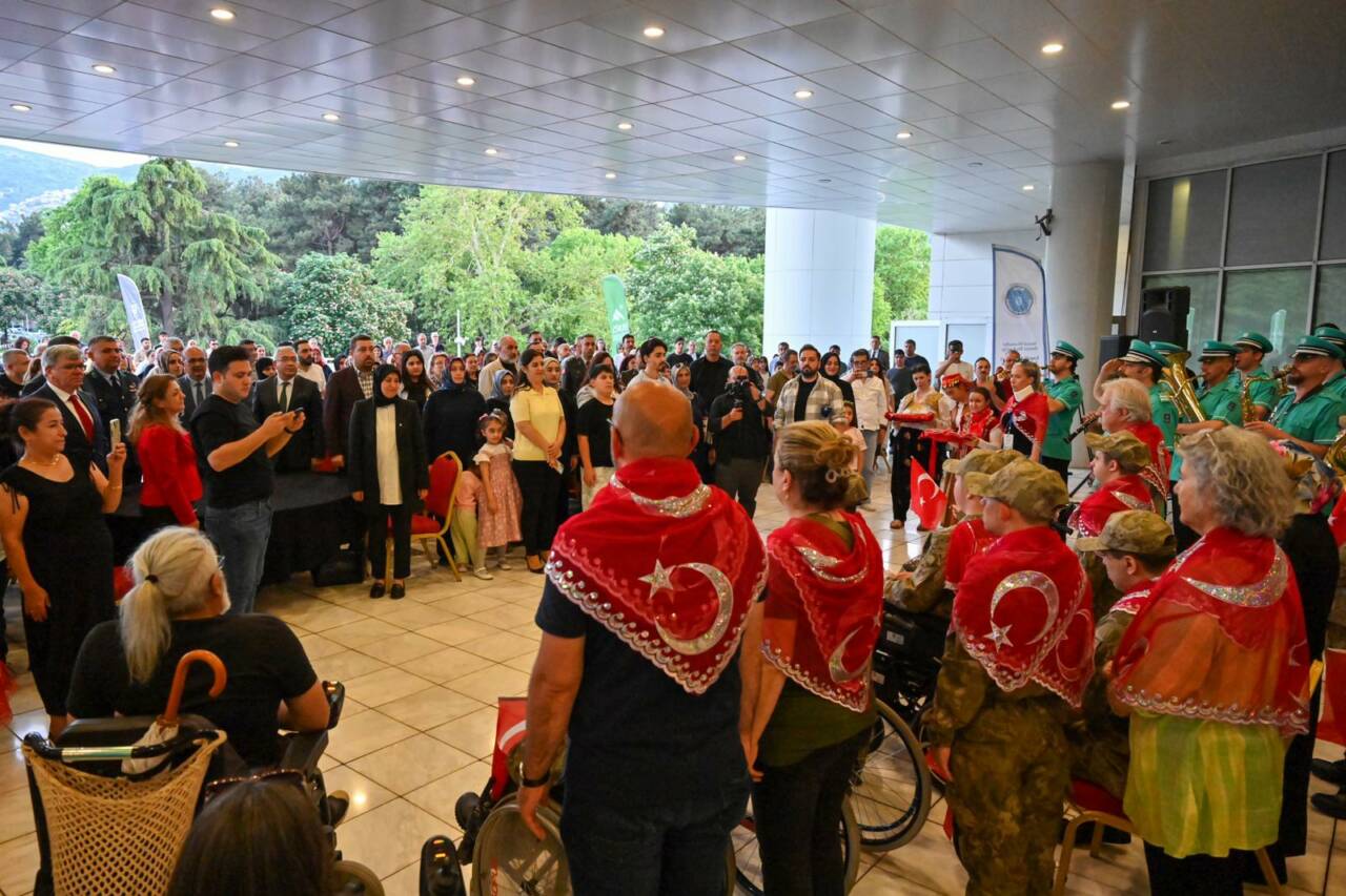 Bursa’da ‘özel’ askerlere renkli kına eğlencesi 16 37176mtzhmdu3zg1