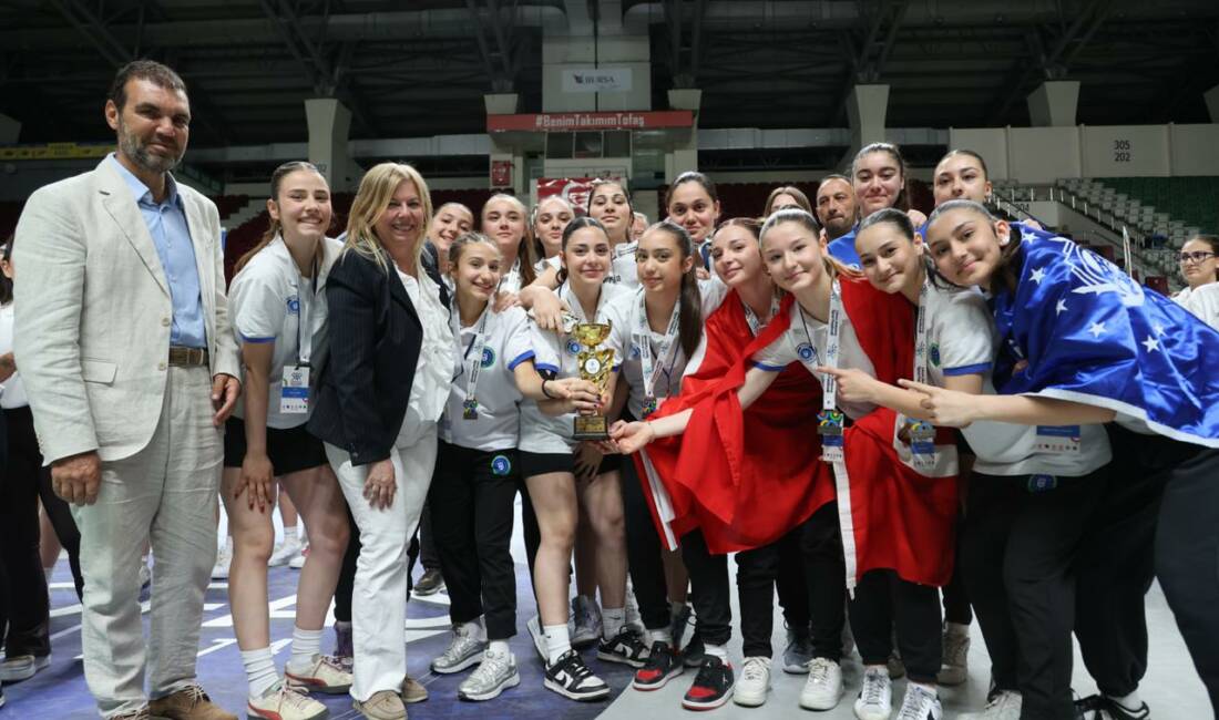 Bursa’da sporun birleştirici gücü: Dev spor festivalinde kardeşlik rüzgarı Bursa Büyükşehir Belediyesi, sporun birleştirici gücünü yalnızca şehir genelinde değil,