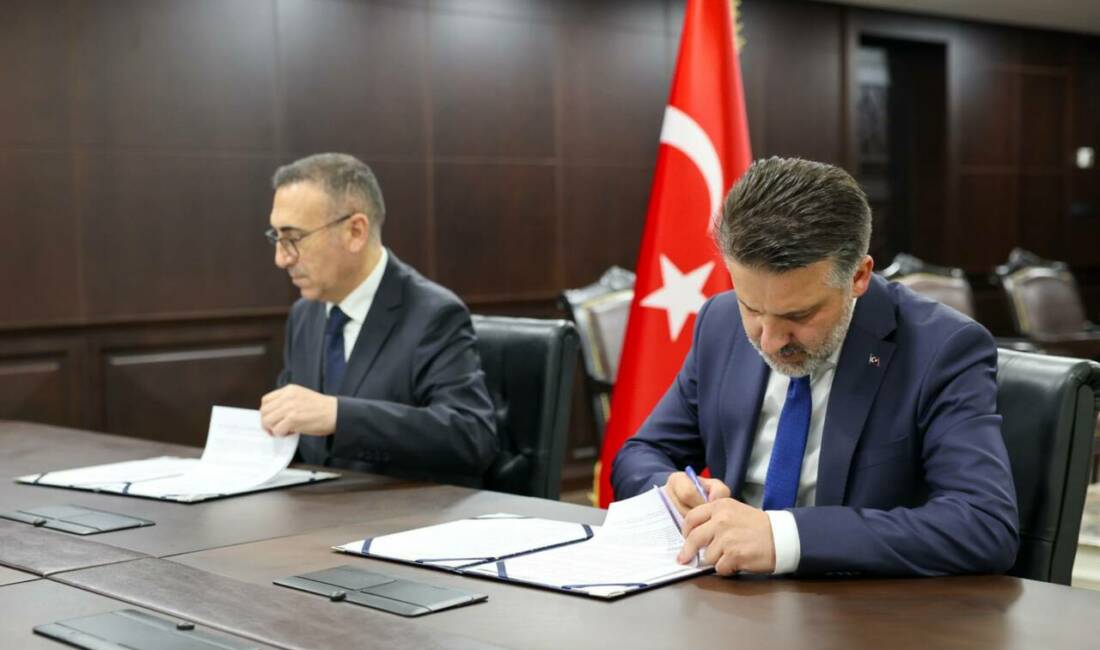 Bursa Büyükşehir’de imzalar atıldı! Personele çifte müjde Bursa Büyükşehir Belediyesi’nde yaklaşık 14 bin 500 personeli kapsayan banka
