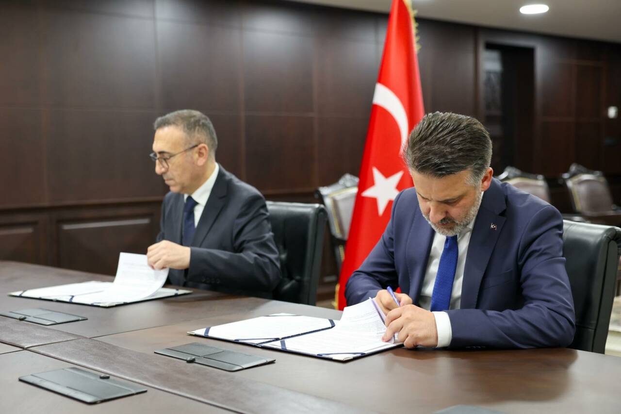 Bursa Büyükşehir'de imzalar atıldı! Personele çifte müjde 4 37198mtzhmgq5yt2