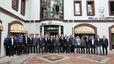 Bursa Büyükşehir Belediyesi Başkan Vekili Şahin Biba, Büyükşehir Belediyesi yöneticileriyle