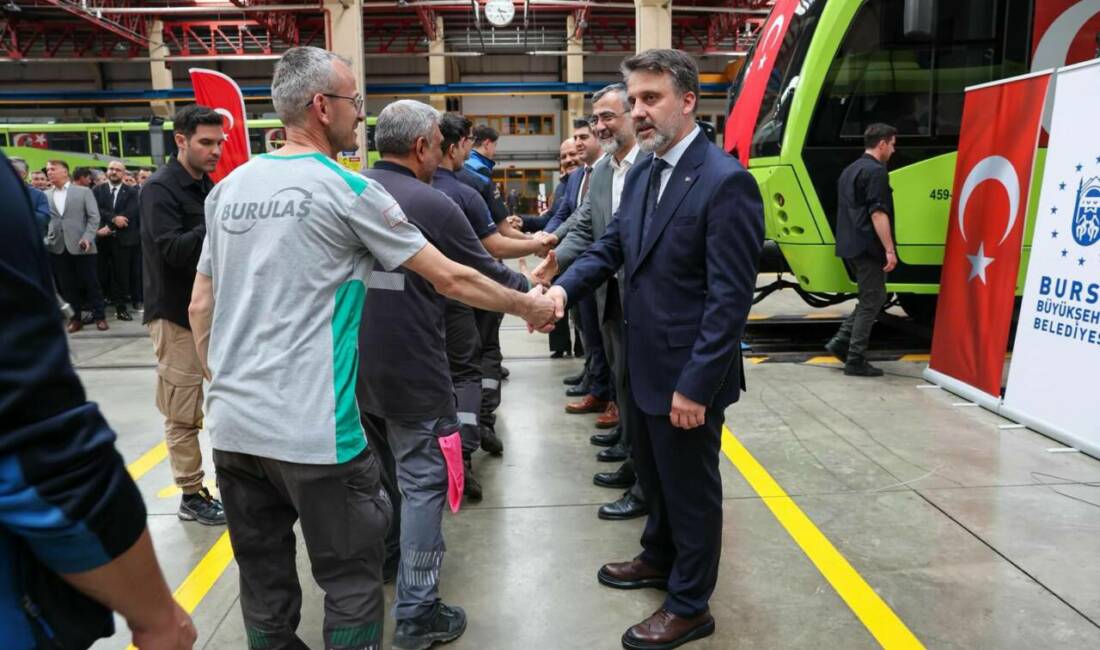 Bursa’da Başkan Vekili Biba, Büyükşehir ailesiyle bayramlaştı Bursa Büyükşehir Belediyesi Başkan Vekili Şahin Biba, Kurban Bayramı öncesinde