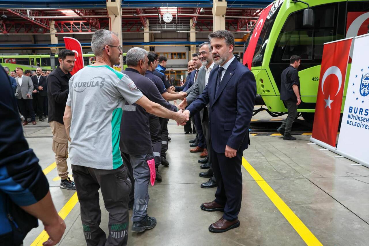 Bursa'da Başkan Vekili Biba, Büyükşehir ailesiyle bayramlaştı 16 37206mtzhmta3mg1