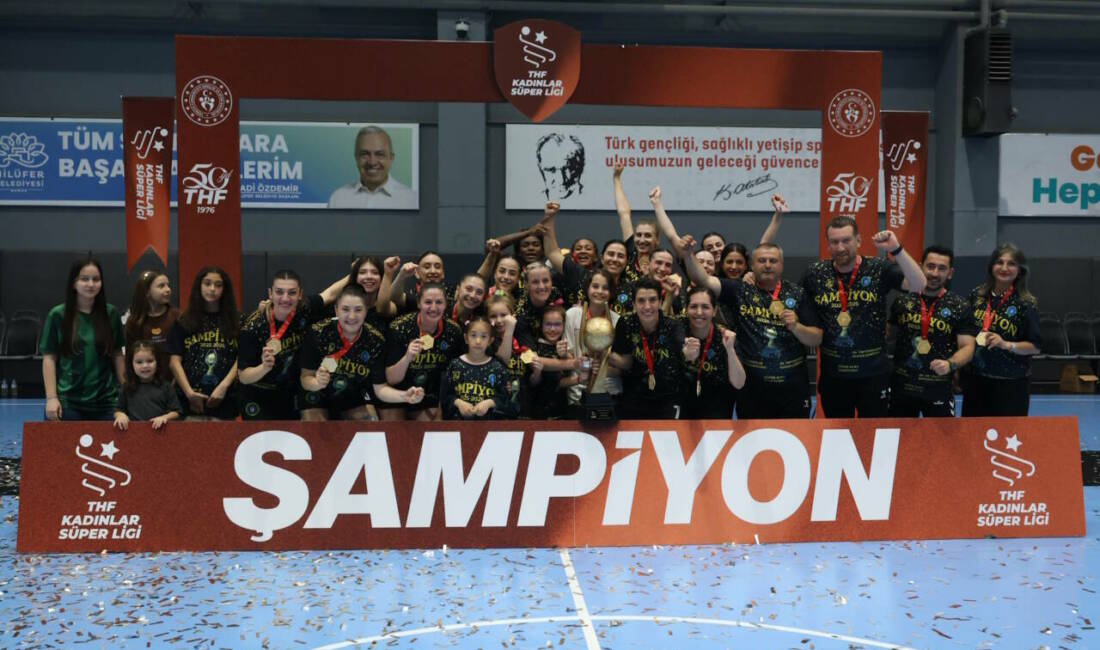 Bursa Büyükşehir sezonun üçüncü kupasına da kavuştu Sezona Süper Kupa zaferiyle başlayan, EHF Avrupa Kupası’nda ise