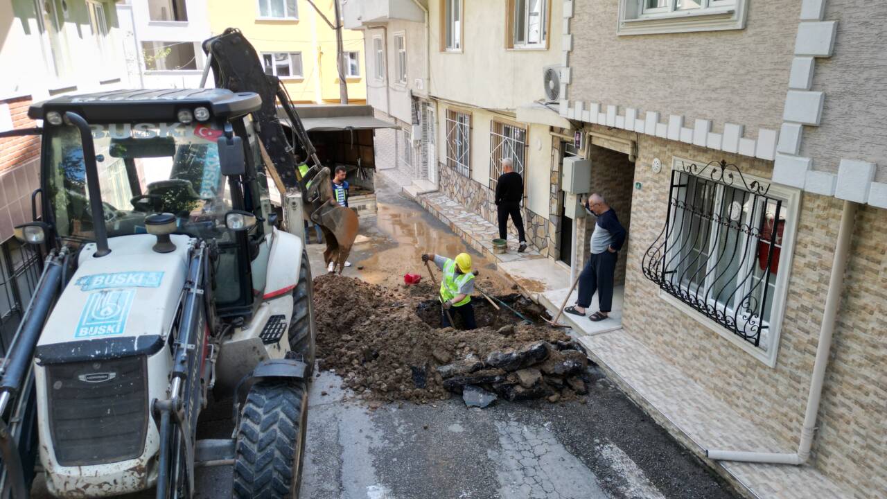 Bursa'da BUSKİ ekiplerinden bayram mesaisi 3 37225mtzhmtk2nz3