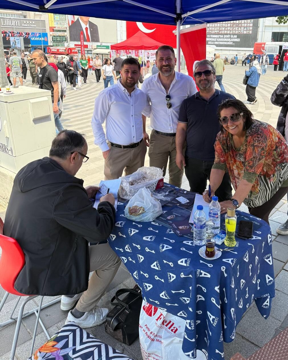4 yazi icin sehrekustu meydani standinda 3 makina muhendisi anahtar partiye katildi355753a9dli