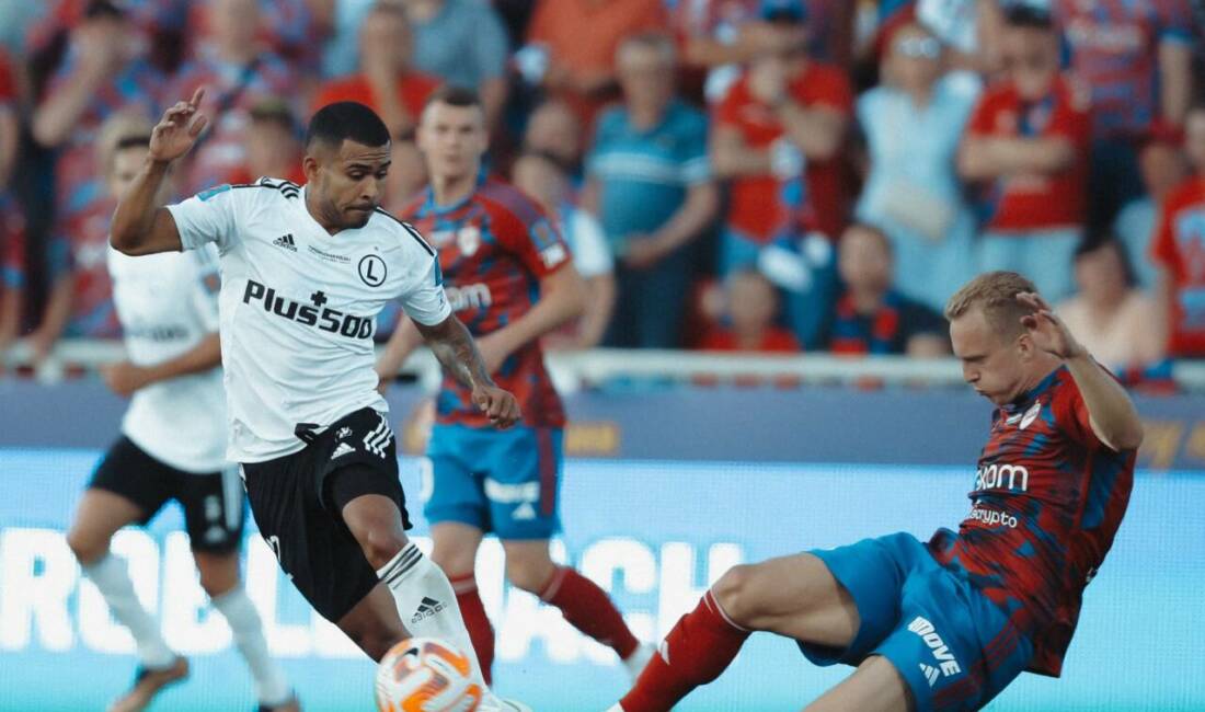 Bursaspor orta sahasına Kolombiyalı aday Bursaspor, Polonya’nın Legia Varşova takımında forma giyen 26 yaşındaki orta