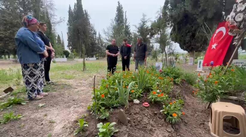 5 yazi icin anneler gununde en ozel toren okul bahcesinde yetistirdigi gul fidanlarini sehit mezarina dikti