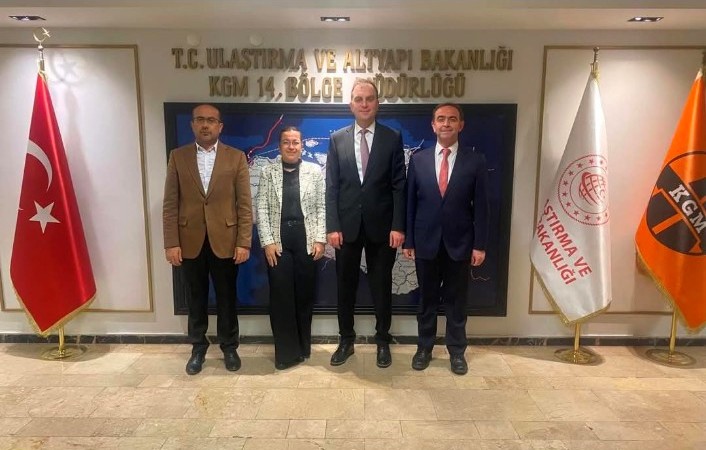 Bursa dağ yöresinin yol umudu! Yeni müdürle özel görüşme… Olay Gazetesi Yazarı Ahmet Emin Yılmaz, Orhaneli Belediye Başkanı Ali