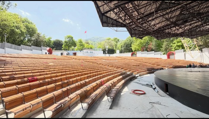 6 yazi icin kulturpark acik hava tiyatrosu ahsap oturma gruplari yenileniyor35283310spm
