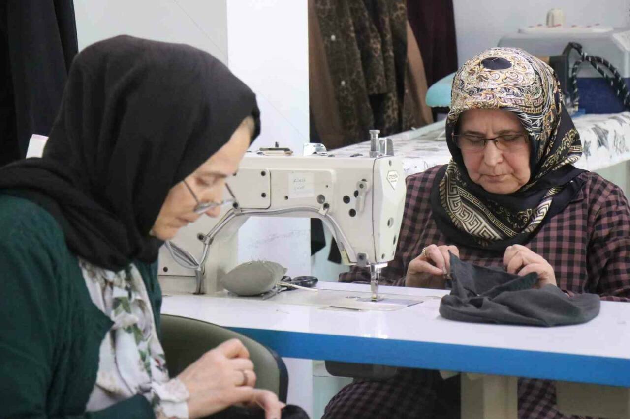 65 yaşındaki Remziye teyzenin "sınıfta kalma" azmi 1 65 yasindaki remziye teyzenin sinifta kalma azmi 2b1b06a7c360