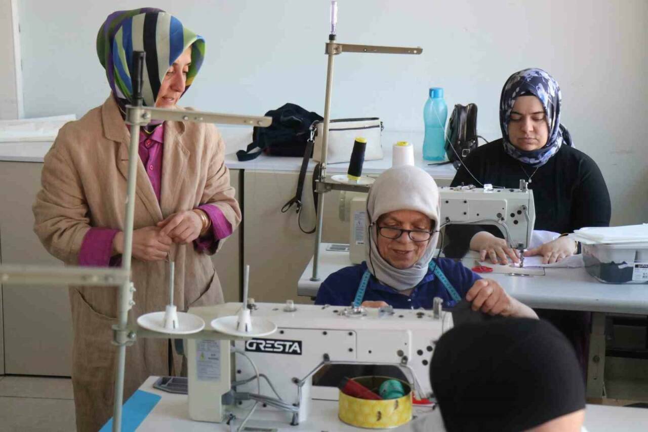 65 yaşındaki Remziye teyzenin "sınıfta kalma" azmi 2 65 yasindaki remziye teyzenin sinifta kalma azmi 73dc2f55162e